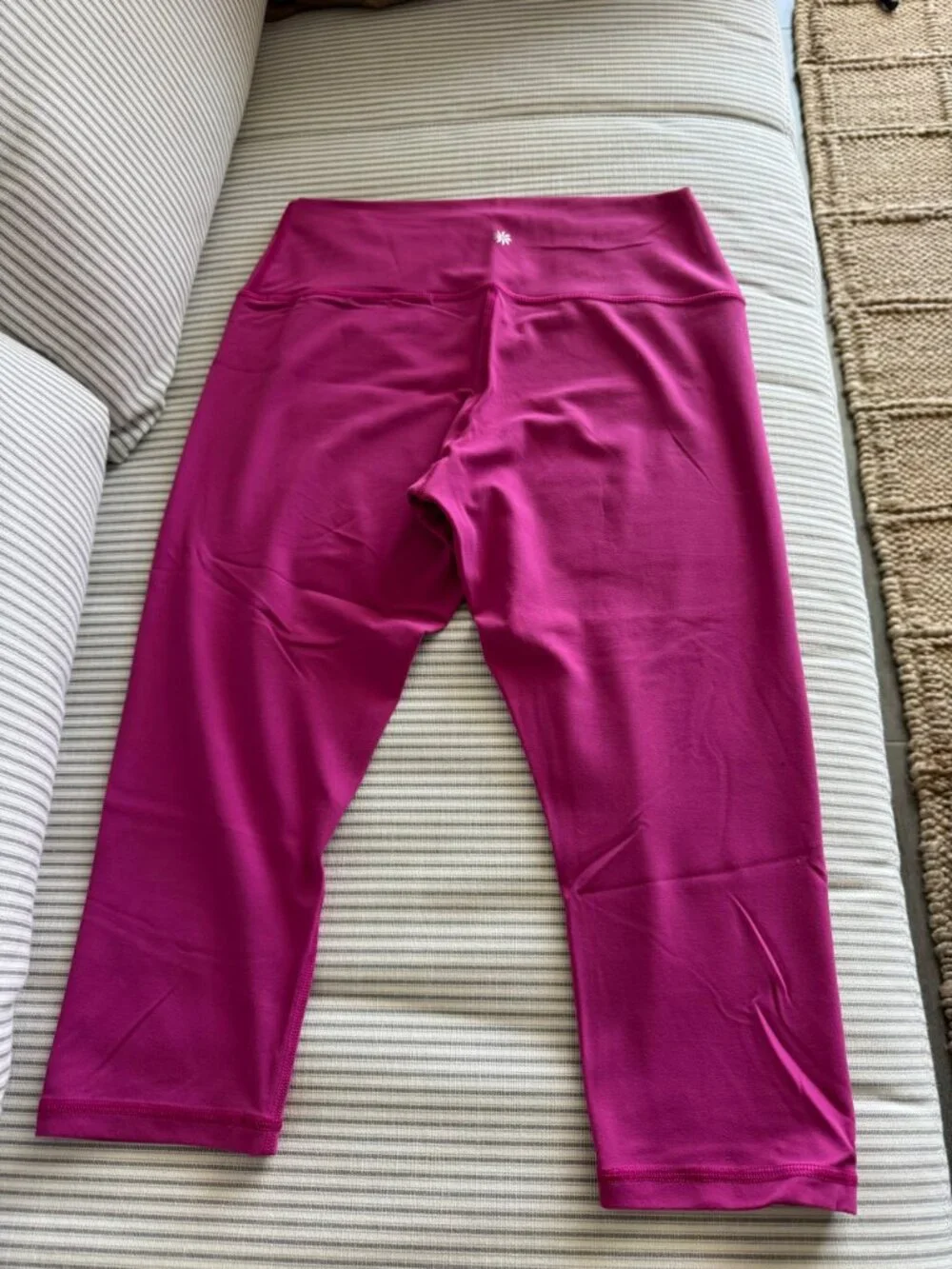 Athleta Transcend Capri Leggings – Bright Pink Magenta – Size Large - Picture 6 of 6